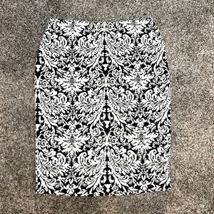 Brocade pattern pencil skirt